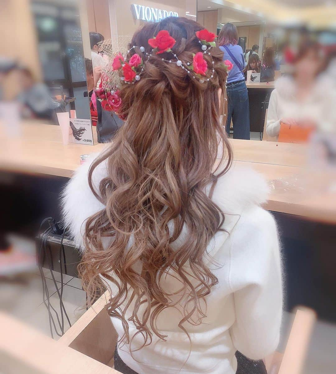 桜咲乃愛さんのインスタグラム写真 - (桜咲乃愛Instagram)「バースデーのヘアメ(*´︶`*).｡.:*♡ ヴィオナドールのまりえさんにやってもらった💕💕💕 可愛かった😌♥️♥️♥️✨ #ヘアメ#フラワーピン#ハーフアップ#巻き下ろし」11月21日 23時19分 - noasama1101