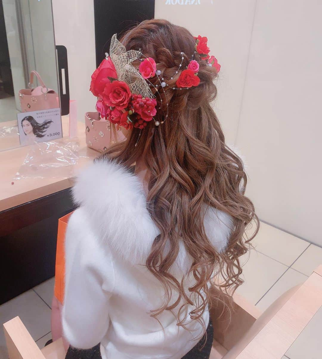 桜咲乃愛さんのインスタグラム写真 - (桜咲乃愛Instagram)「バースデーのヘアメ(*´︶`*).｡.:*♡ ヴィオナドールのまりえさんにやってもらった💕💕💕 可愛かった😌♥️♥️♥️✨ #ヘアメ#フラワーピン#ハーフアップ#巻き下ろし」11月21日 23時19分 - noasama1101