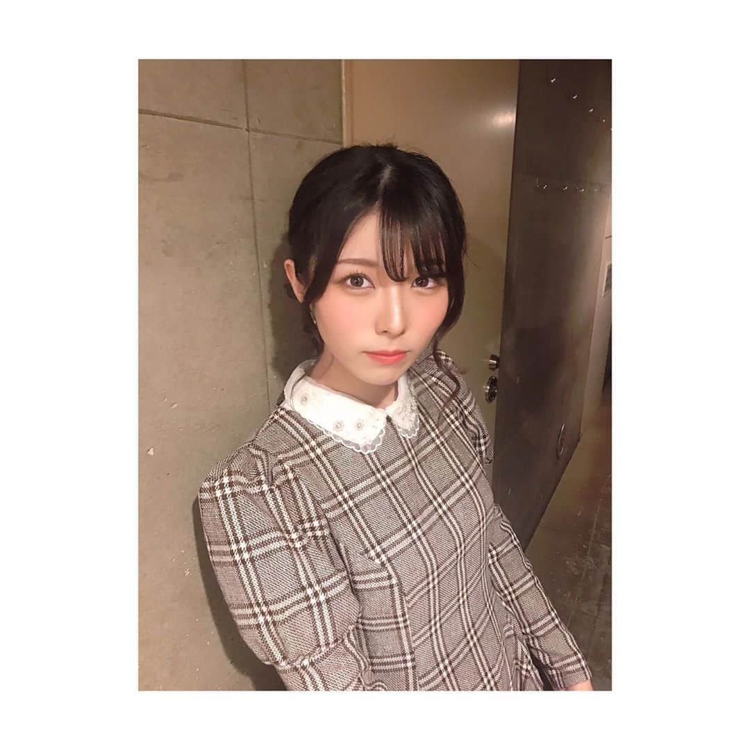 森脇加奈子のインスタグラム：「． やっぱりチェック好きなようだ。🐱笑 ． ． ． 最近ぐっと寒くなりましたね、、、 風邪ひかないように気をつけないと…！🛁 ． ． でも夏と冬だったら、私は冬が好き！💙 寒い～って言いながら布団の中で、ぬくぬく… そして大好きなジェラピケで、もこもこ… そこはもう、天国以上なのです。🐏笑 ． ． ． みんなは夏と冬どっち派ですか？ ． ．」