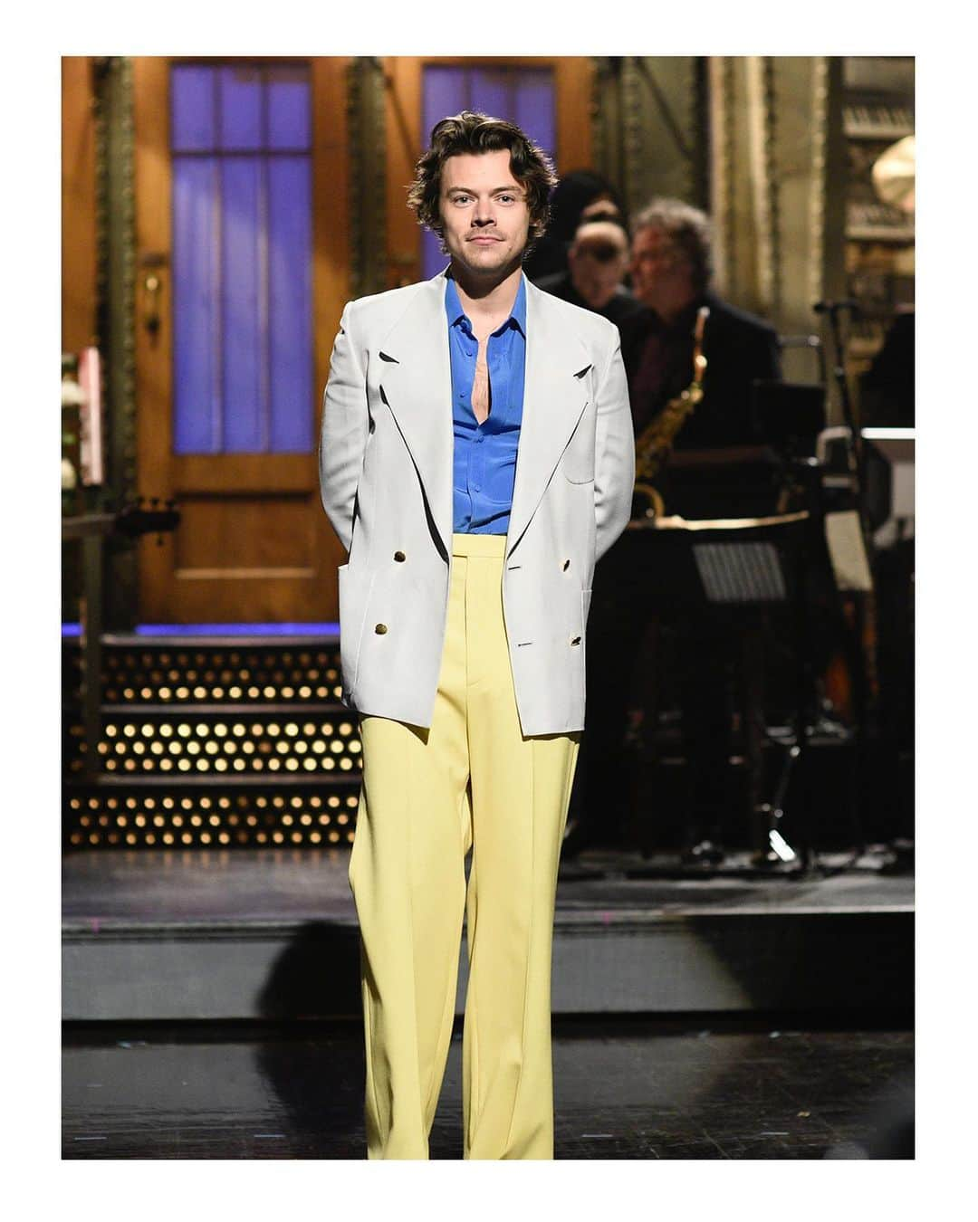 グッチさんのインスタグラム写真 - (グッチInstagram)「@harrystyles performed double duty as host and musical guest on Saturday Night Live @nbcsnl. Presenting his new album ‘Fine Line’ the actor, singer and songwriter wore a custom all-over sequin jumpsuit and ready-to-wear looks from #GucciSS20 designed by @alessandro_michele.  #AlessandroMichele #HarryStyles #HarryOnSNL」11月21日 23時23分 - gucci