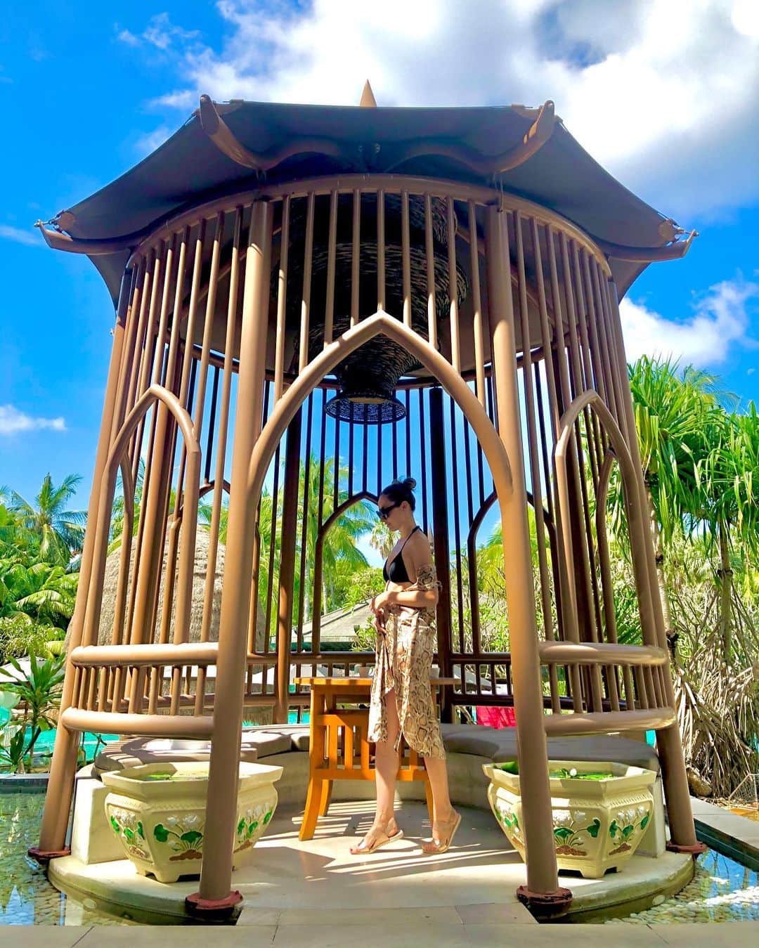 太田エイミーのインスタグラム：「Such a fun stay at @movenpickkaronbeach @movenpickhotels super baby friendly resort with such welcoming staff. . . . . . #phuket #phuketthailand #movenpickkaronbeach #movenpick #movenpickhotels #phukethotel #babyfriendlyhotel #karonbeach」