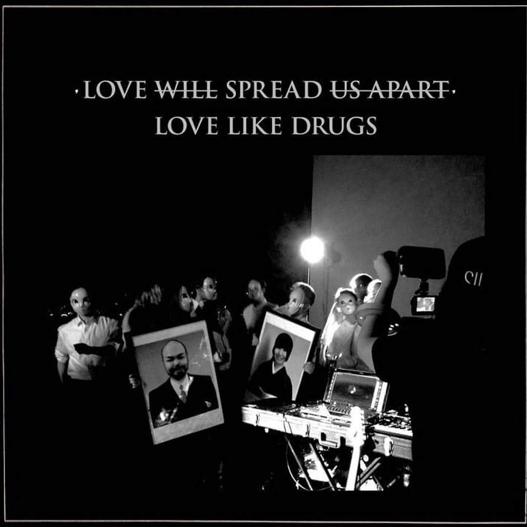 江口ともみさんのインスタグラム写真 - (江口ともみInstagram)「LOVE SPREAD のNEW EPのデジタル配信が今日始まりました‼️ 良太が残した楽曲を相方のNARUMIとレーベルのPURRE GOOHNさんがこうして発表してくれた事、本当に感謝の気持ちでいっぱいです✨  1月のメモリアルセレモニーに来てくださった方には聞いて頂いた、本当に良太が最後に作った曲 「Crazy Broke Aliens」も収録されています  是非ダウンロードお願いします🤲  私のプロフィールにURL載せてありますのでそちらから是非😊  そして11月30日のおやすみホログラムのLIVEにLOVESPREAD 参戦です‼️NARUMIは勿論、RYOTAも会場に来るはずなので、EP聞いて予習して横畑BAY HALLで一緒に騒ぎましょう‼️ #lovespread#ryota #narumi #newep #PURREGOOHN #LOVELIKEDRUGS #おやすみホログラム #横浜bayhall  #良太に会いたい  #良太も参加だな」11月21日 23時34分 - tomomin.eguchi