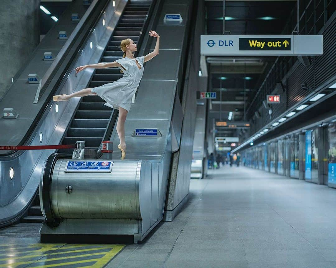 ballerina projectさんのインスタグラム写真 - (ballerina projectInstagram)「Iana Salenko in London. #ballerina - @iana_salenko #canarywharfstation #canarywharf #london #ballerinaproject #ballerinaproject_ #ballet #dance #pointe #ianasalenko  The Ballerina Project book is now in stock. Link is located in our Instagram profile. @ballerinaprojectbook #ballerinaprojectbook」11月21日 23時43分 - ballerinaproject_