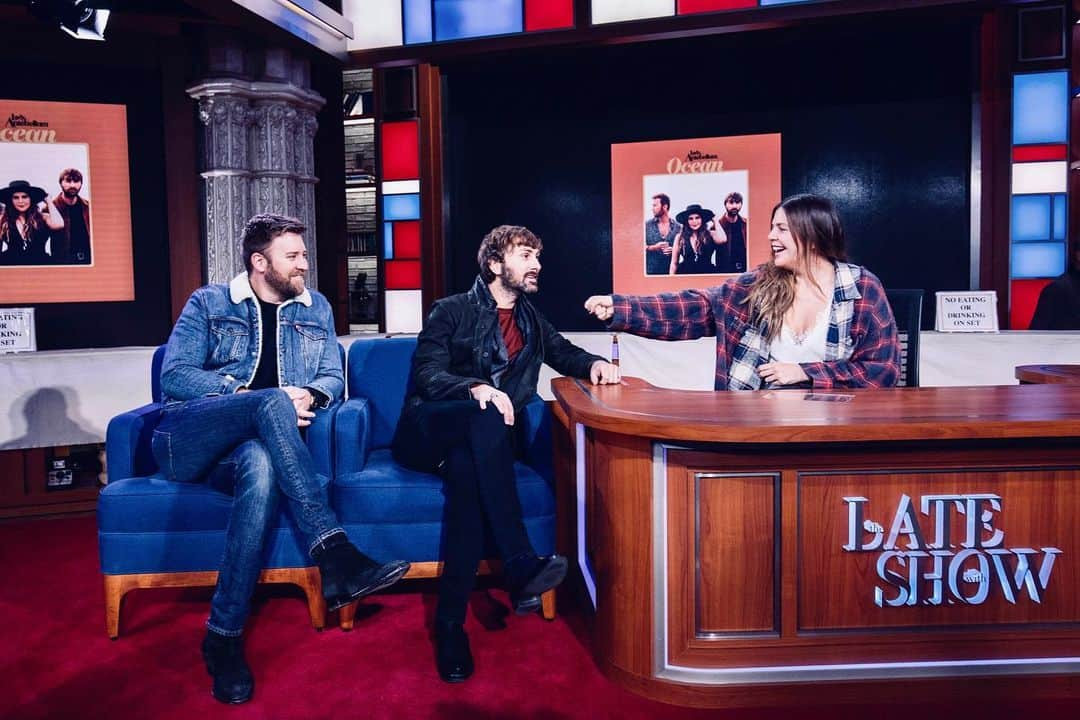 ヒラリー・スコットさんのインスタグラム写真 - (ヒラリー・スコットInstagram)「@ladyantebellum on the @colbertlateshow tonight at 11:35|10:35 central. We performed “Ocean” and I absolutely love how this performance turned out! 🌊」11月22日 5時16分 - hillaryscottla