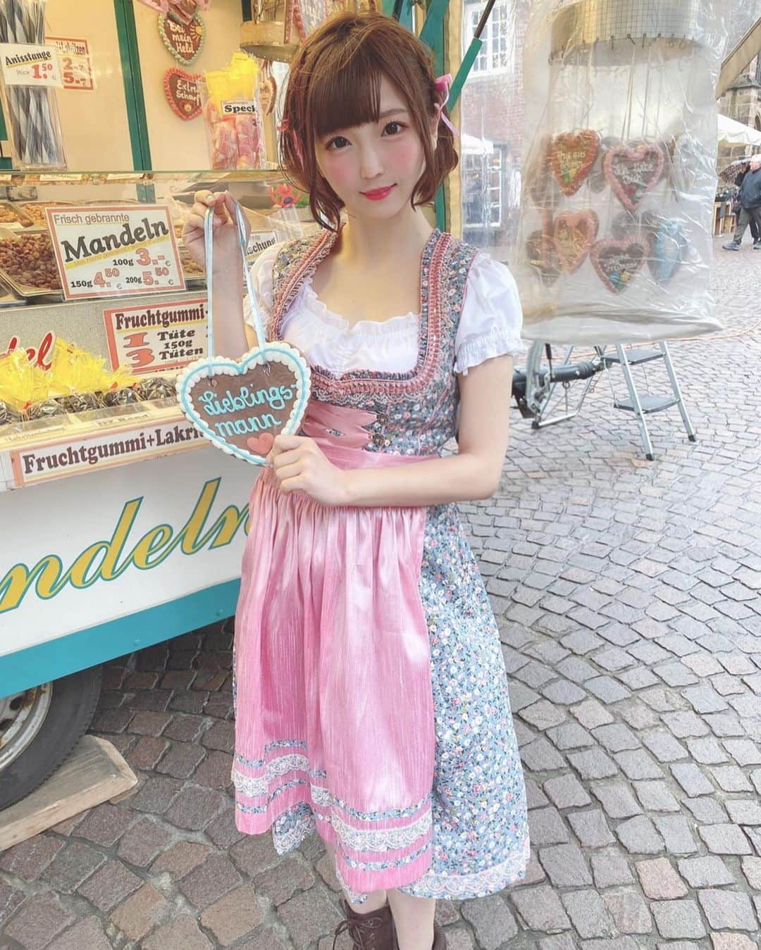 佐倉絆さんのインスタグラム写真 - (佐倉絆Instagram)「先月撮影でドイツに行っておりました🇩🇪 ベルリン大聖堂やブレーメンの音楽隊や、たくさん素敵な景色が見れてすっごく幸せだった❤️ ドイツに行く事が1つの目標だったので、叶えてくれた全ての皆様に感謝です💕 大好きなビールもたくさん飲めたしwまたいきたいな🍺✨ #ドイツ #ベルリン #ブレーメン #ヨーロッパ旅 #ベルリン大聖堂 #ブレーメンの音楽隊 #ディアンドル #ピザの大きさにびっくり #引退間近のご褒美 #撮影だけど #発売お楽しみに」11月21日 23時51分 - kizunasakura