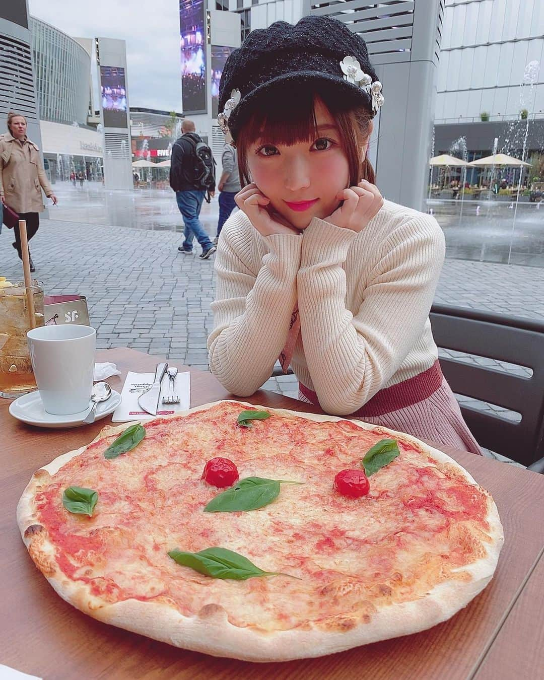 佐倉絆さんのインスタグラム写真 - (佐倉絆Instagram)「先月撮影でドイツに行っておりました🇩🇪 ベルリン大聖堂やブレーメンの音楽隊や、たくさん素敵な景色が見れてすっごく幸せだった❤️ ドイツに行く事が1つの目標だったので、叶えてくれた全ての皆様に感謝です💕 大好きなビールもたくさん飲めたしwまたいきたいな🍺✨ #ドイツ #ベルリン #ブレーメン #ヨーロッパ旅 #ベルリン大聖堂 #ブレーメンの音楽隊 #ディアンドル #ピザの大きさにびっくり #引退間近のご褒美 #撮影だけど #発売お楽しみに」11月21日 23時51分 - kizunasakura