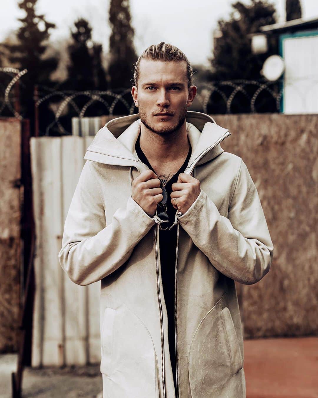ロリス・カリウスのインスタグラム：「Winter is coming 🥶🌨⛄️」