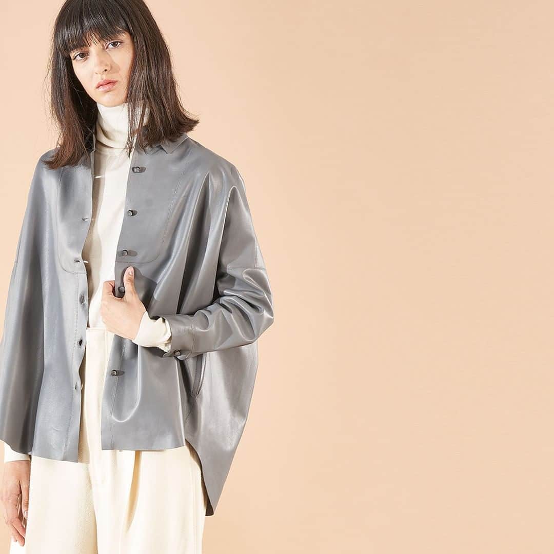 のインスタグラム：「Our leather jacket cut like an over sized shirt is perfect for layering. Shop this look at www.karldonoghue.com ⁠ ⁠ ⁠ #shearling #luxury #luxuryfashion #leather #leatherjacket」