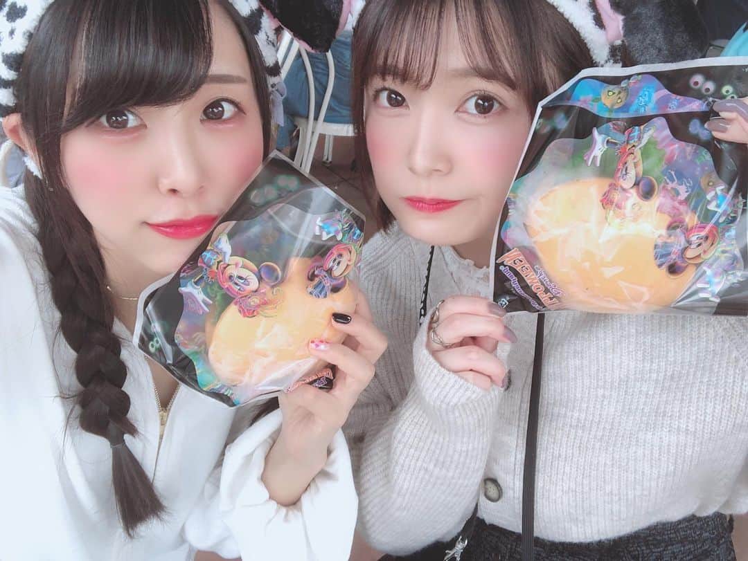 のインスタグラム：「おやくま🐻 . . #おやすみ #goodnight #🌙 #おやくま #日々の出会いに感謝 #バクステ外神田一丁目 #熊本美和 #miwakumamoto  #アイドル #idol #일본 #아이돌 #アイドルボウラー #Pリーガー #プロボウラーになりたい #japanesegirl #followme #kawaii #makeup #beauty #黒髪 #tdl #東京ディズニーランド #disneyland #🐭🏰 #ディズニーランド #toontown #101匹わんちゃんコーデ #親友 #すきぴ」