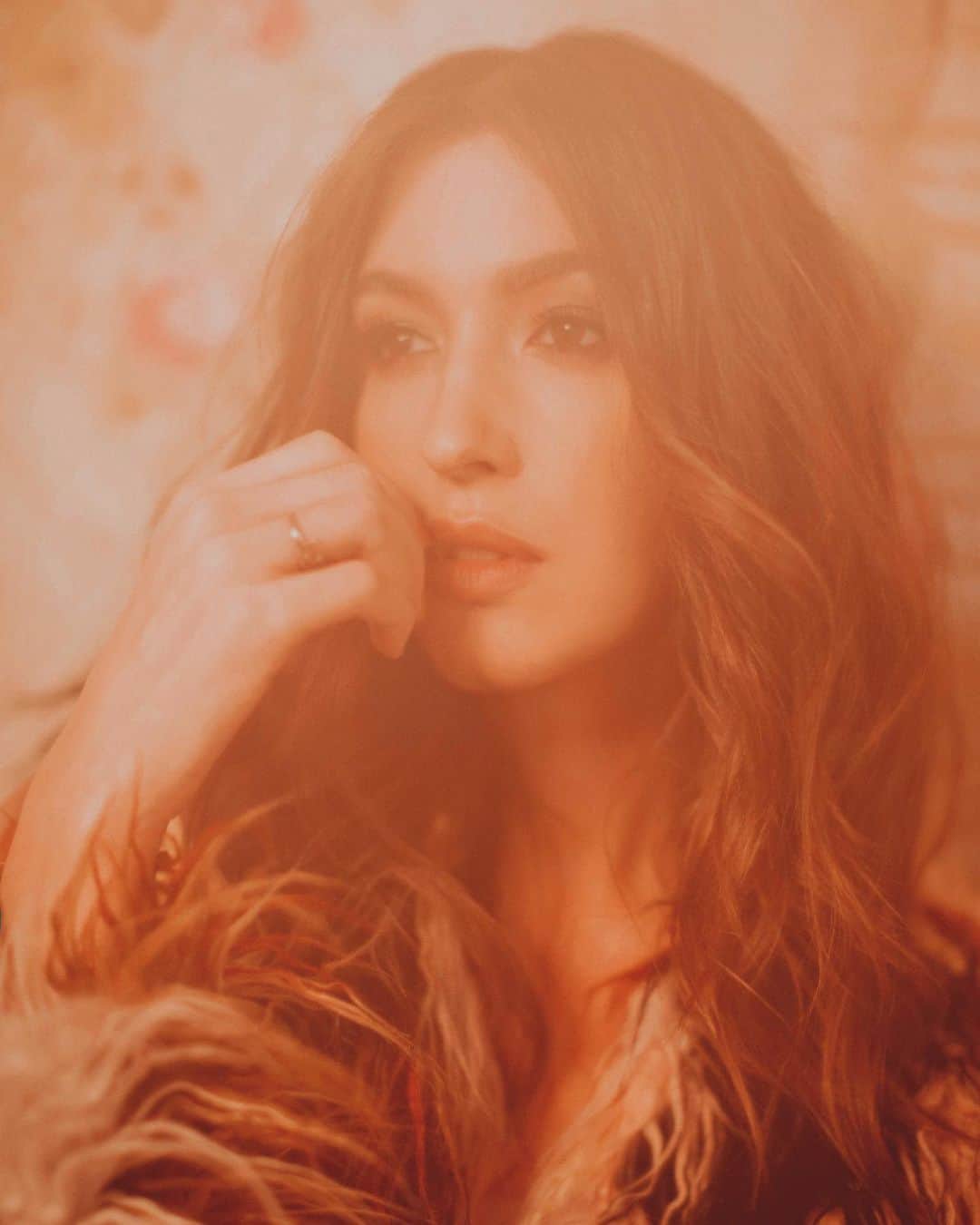 ケイト・ボイージェルのインスタグラム：「🎶 how can i forgive you if you’re not sorry? // comment je peux te pardonner si tu n’es pas désolé? 🎶 “FRENCH” drops at midnight! 🇫🇷🥂🎵. .  There’s still a little time to enter to win a video message from me and hand painted lyrics of your choice! Pre-save “French” on Spotify via the link in my bio NOW to enter before the song drops! https://show.co/G0hICPW . . photo by @alyssegafkjen // hair and makeup by @bheadabe」