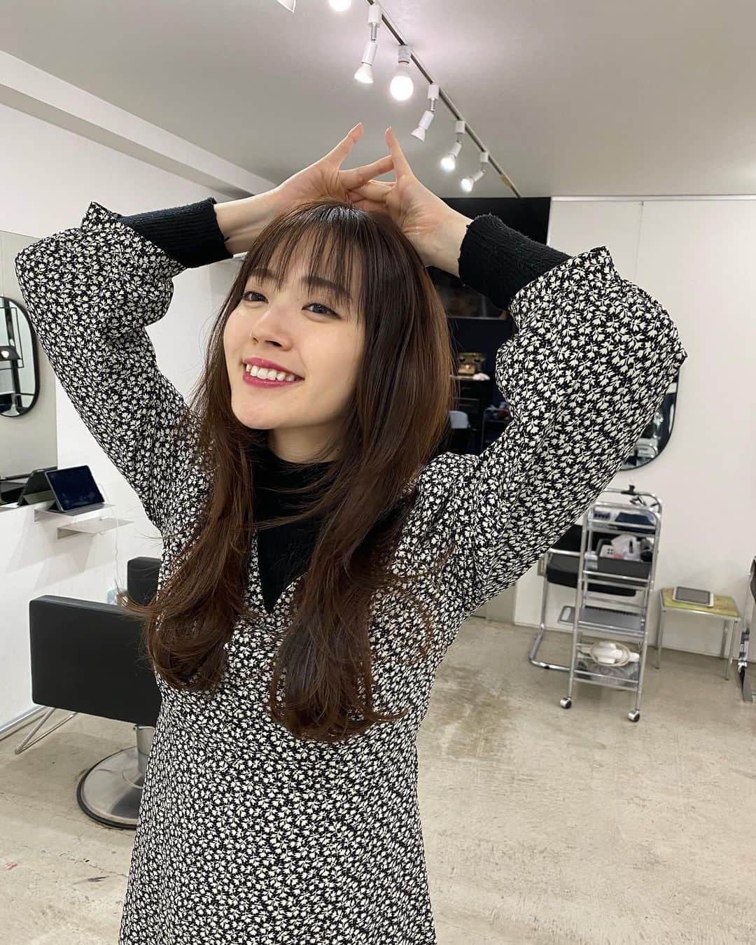 鈴木愛理さんのインスタグラム写真 - (鈴木愛理Instagram)「✴︎ 💇‍♀️💈❤︎ . #やっとこさ切れた☺︎ #そしてずっとやりたかったかんじになって嬉しい🤭❤︎ #使い勝手の良いレイヤーと #中しまうと軽いウルフになるかんじ✌︎ #はっはっはー」11月22日 0時40分 - airisuzuki_official_uf