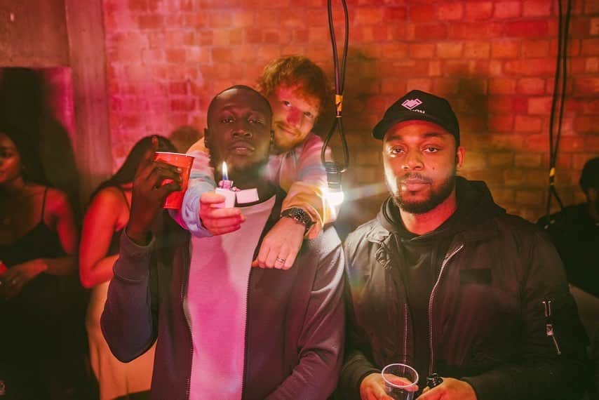 エド・シーランさんのインスタグラム写真 - (エド・シーランInstagram)「New song out tonight. @stormzy featuring me and @burnaboygram. It’s called Own It. It’s awesome, hope you enjoy it x 📸 @zakarywalters」11月22日 0時45分 - teddysphotos