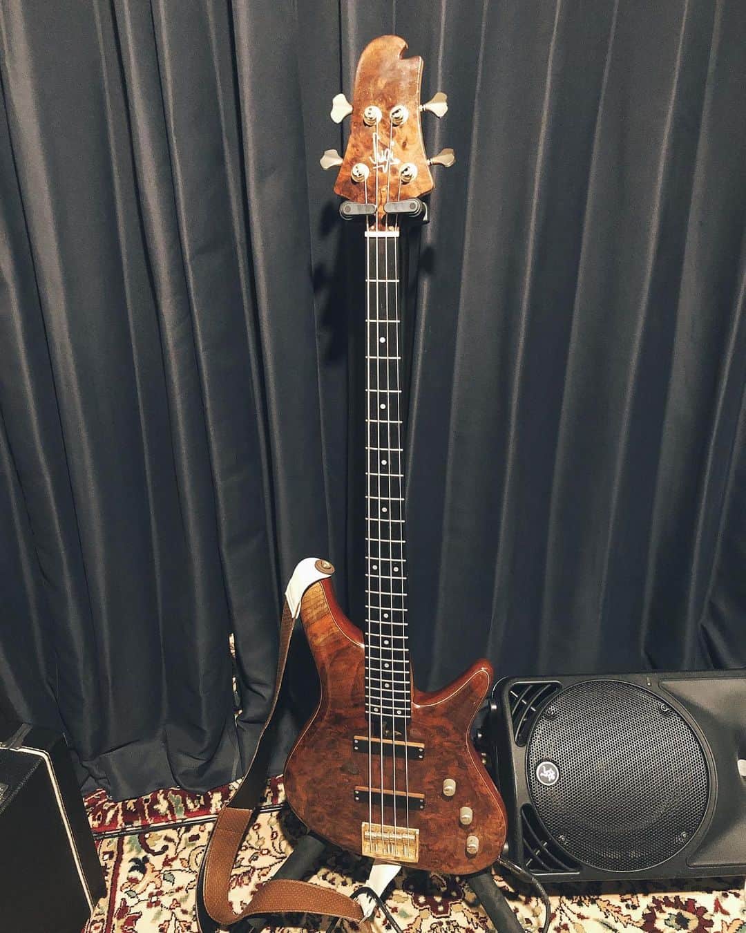 のインスタグラム：「相変わらずいい面構え。 私の愛機。いっつも一緒。 #sugibass」