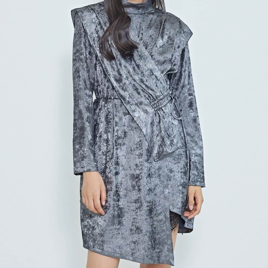 LIECOLLECTIONさんのインスタグラム写真 - (LIECOLLECTIONInstagram)「Shop the FW19 runway looks in-store or online~ The Leopard Print Zip-Up and Metallic Asymmetrical Hem Dress available for purchase! - - - - #liecollection #newcollection #fall #shopping #print #runwaylooks #goneshopping #metallic #soho #fashionweek  #seoul  #fw19  #bundle #looks  #라이컬렉션」11月22日 0時50分 - liecollection_