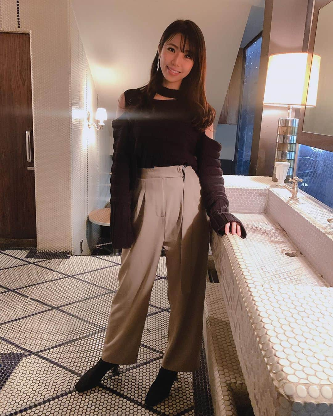 鈴木ふみ奈さんのインスタグラム写真 - (鈴木ふみ奈Instagram)「#ふみるっく トップス　@crayme_official  ボトムス　@lapommeofficialshop  どちらもかわいい💕 ボトムスはベルトの形が可愛いよね😍 ニットは菅野ゆいちゃんのブランド✨ 好きなブランドだからいつも展示会行ってるの🌸」11月22日 0時50分 - fuminasuzuki