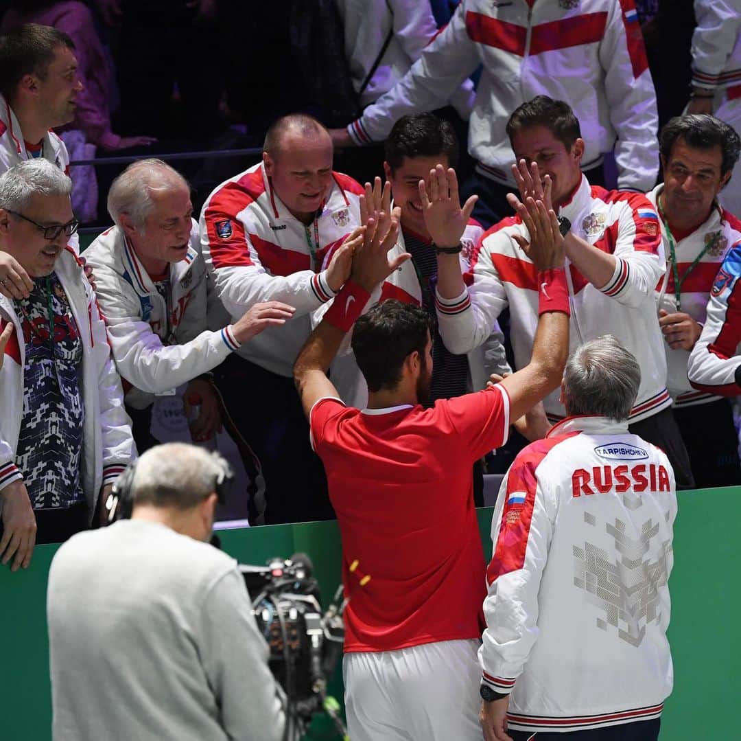 カレン・ハチャノフさんのインスタグラム写真 - (カレン・ハチャノフInstagram)「Quarter-finals Russia VS Serbia!👊🏻💪🏻Let’s go team Russia!🇷🇺 Let’s keep fighting guys!! // Россия вышла в четвертьфинал против Сербии👊🏻💪🏻Вперёд ребята,продолжаем бороться за страну🇷🇺 @daviscupfinals @rustennis #Madrid #DavisCupFinals」11月22日 0時53分 - karenkhachanov
