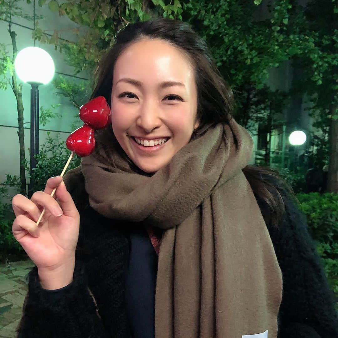 植田佳奈のインスタグラム：「#酉の市 #いちごあめ #花園神社」