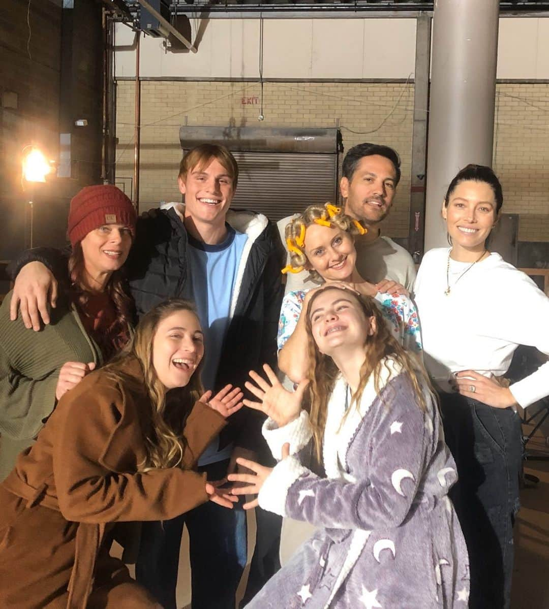 ジェシカ・ビールさんのインスタグラム写真 - (ジェシカ・ビールInstagram)「No time to start filming a project called #LastSummer like this winter! Looking forward to working with all these lovely people. And okay, I’m not technically on the cast wall... but I’m very close to it. So that’s cool, too.」11月22日 1時02分 - jessicabiel