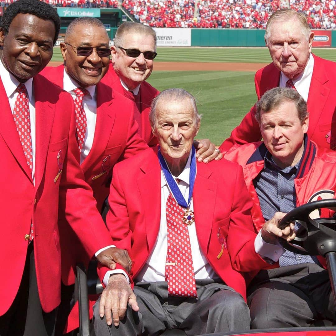 セントルイス・カージナルスさんのインスタグラム写真 - (セントルイス・カージナルスInstagram)「Happy Birthday to the greatest player in Cardinals’ history!  Hall of Fame OF/1B Stan “The Man” Musial was born on this date 99 years ago.」11月22日 1時12分 - cardinals