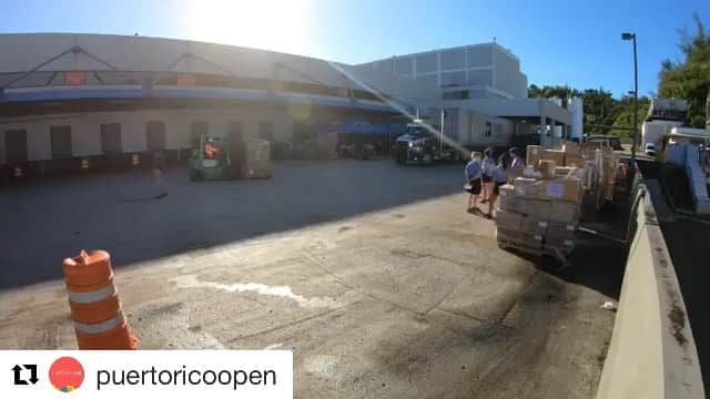 ミゲール・コットのインスタグラム：「🙏🏼🙏🏼👊🏼👊🏼 #Repost @puertoricoopen with @get_repost ・・・ 💚This is the biggest donation that Good Sports Inc. has done and we are very honored to be part of it. Over 30 non profit organizations were impacted. Thank you to all the people and hearts that were part of this amazing event.🏌️‍♂️ #kidswhoplaydobetter #kidsprofun #profun #propen2020」