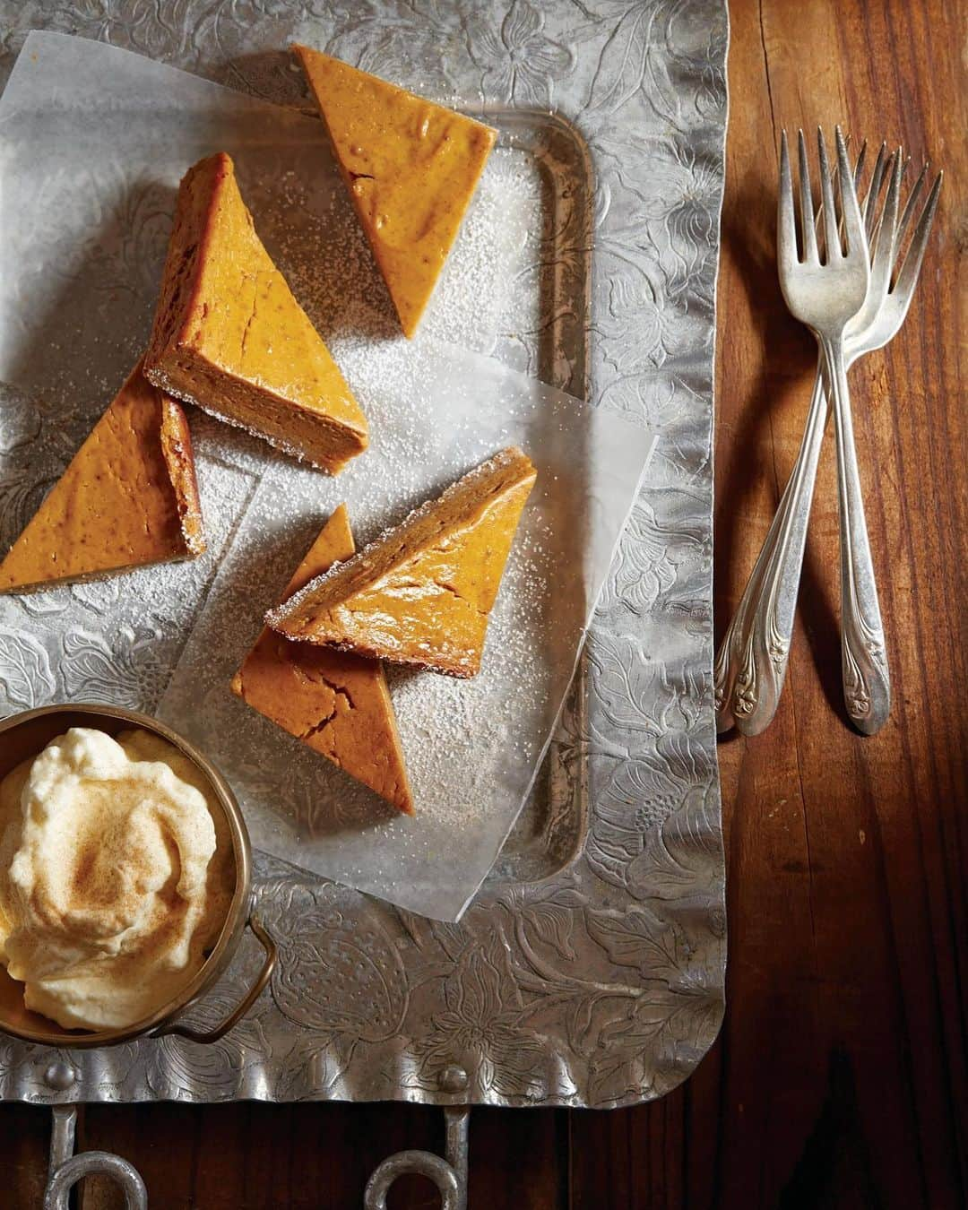 Vitamix Global Headquarters Real foodさんのインスタグラム写真 - (Vitamix Global Headquarters Real foodInstagram)「Pumpkin Pie Bars (noun) - a travel size version of pumpkin pie, perfect for fitting multiple in each hand. • 📸: Pumpkin Pie Bars recipe link in bio. • #pumpkin #vitamix #recipe #friendsgiving #thanksgiving #myvitamix」11月22日 1時25分 - vitamix