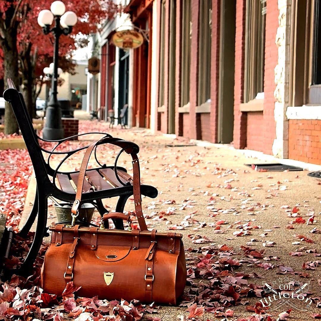 のインスタグラム：「“Anyone who thinks fallen leaves are dead has never watched them dancing on a windy day.” – Shira Tamir  #ThoughtfulThursday #ThursdayThoughts #Autumn #FallingLeaves #Fall #Leather #Leathergoods #Handmade #Handcrafted #MyColStyle #ColLittleton #ColonelLittleton #Tennessee #MadeInUSA #madeinamerica #americanmade」