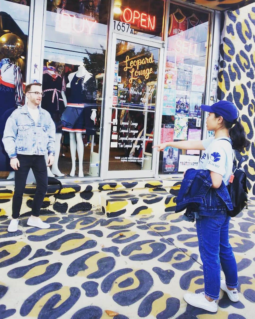 Narumi Shikiyaさんのインスタグラム写真 - (Narumi ShikiyaInstagram)「常に何故か指示する、#bossy なナルミ 右にスワイプ🤛 📸きょうこさん #thriftstorefinds #vintage #houston #bestthriftstore」11月22日 1時28分 - naru_chan_official