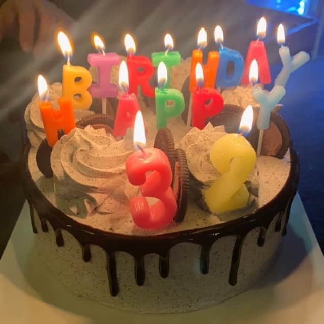 ウォンジュンのインスタグラム：「고마워요. 가끔씩 외롭다고 느끼지만 알고보니 항상 제 주변엔 좋은 사람들이 많다는걸 깨닫게 됩니다. 제가 더 열심히 해야겠다고 또 반성하구요. 고맙고 또 고마워요 제가 잘 할게요 ! 사랑합니다 모두들 !! 제 사진은 !! 나~~중에 ^^ 라방??도 나~~중에 꼭 할게요 약속 !」