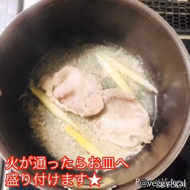 なでしこ健康生活さんのインスタグラム写真 - (なでしこ健康生活Instagram)「Repost from @veggy_gal 『甘酒ポークソテーのCafe plate』﻿ (15品目・380kcal・塩分量0.5g)﻿ ﻿ ・ポークソテー160kcal﻿ ・バジル×発芽酵素玄米180kcal﻿ ・ブロッコリーとロマネスコのピクル20kcal﻿ ・サラダ20kcal﻿ ﻿ お酢や発酵食品たっぷりで﻿ 食べるほどキレイに👯❤️﻿ ﻿ ベジギャル154cmのちびちゃんですが﻿ かなりの大食い...﻿ 3食たーっぷり食べるけど﻿ 食を整えてから全然太らなくなったよ❤️﻿ ﻿ ﻿ #麹菌#甘酒﻿ #発酵調味料﻿ #アンチエイジング#抗酸化作用﻿ #ファイトケミカル﻿ ーーーーー﻿ #ギャル#料理研究家#ワンプレート﻿ #自炊#おうちごはん#ベジ部﻿ #卵不使用#動物性不使用#乳製品不使用﻿ #グルテンフリー#オーガニック#自然食﻿ #美腸#酵素#発酵食品#玄米﻿ #なでしこ健康生活#酵素玄米#発芽玄米﻿ #発芽酵素玄米#玄米酵素ごはん#寝かせ玄米﻿ #酵素玄米炊飯器#発芽玄米炊飯器﻿」11月22日 1時44分 - nadeshiko_healthy_life