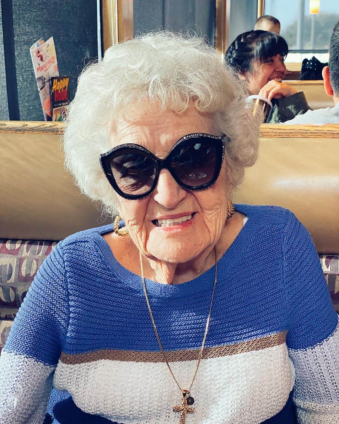 マックルモアーさんのインスタグラム写真 - (マックルモアーInstagram)「102 years old.  Still glorious.  Lil short Bay Area/Modesto vacation with Sloane to see her great Gramma and cousins.  Life is precious」11月22日 1時45分 - macklemore