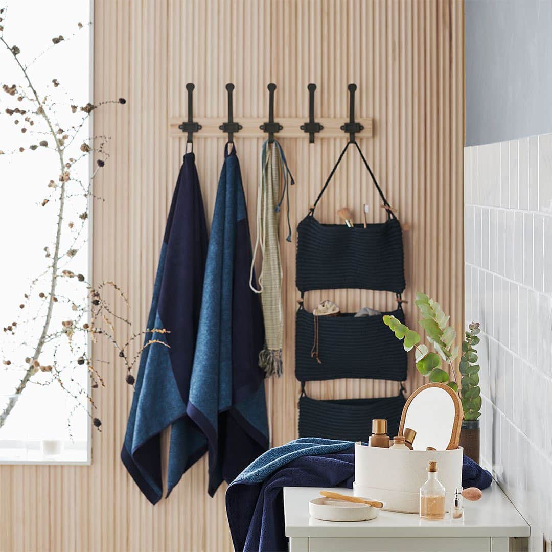 IKEA USAさんのインスタグラム写真 - (IKEA USAInstagram)「Prep your home to welcome visitors and make them feel at home with bathroom accessories they’ll easily distinguish from yours. Link in bio for more.  NORDRANA Hanging storage, $19.99」11月22日 2時14分 - ikeausa