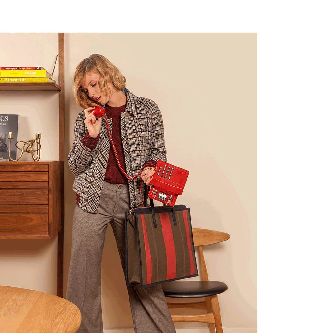 ベンシモンのインスタグラム：「Petite veste à carreaux et pantalon pied de poule ✨ 🇬🇧 Dring dring, the cold calls us and announces that the British style is in the spotlight! ✨ ​- ​#bensimon #collection #Bensimoncollection #homeautourdumonde #Paris #londres #london #frenchstyle」