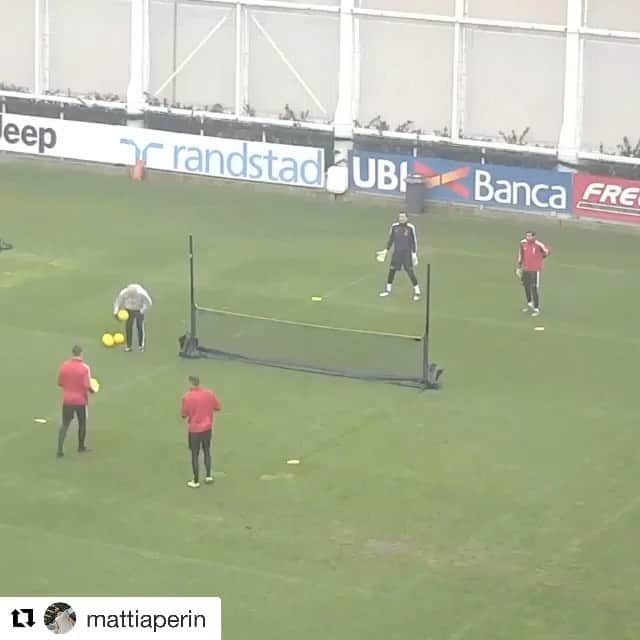 ヴォイチェフ・シュチェスニーのインスタグラム：「🔥🔥🔥 @mattiaperin @gianluigibuffon @carlopinsoglio @wojciech.szczesny1」