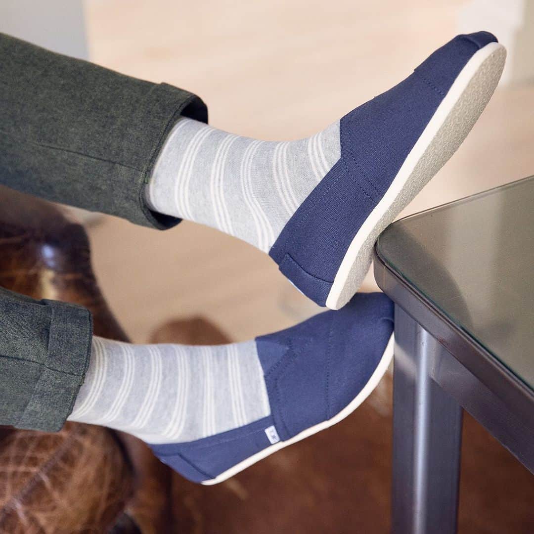 トムズシューズのインスタグラム：「The shoe that started it all. Tell us what you love most about your Classics.👇⁠⠀」
