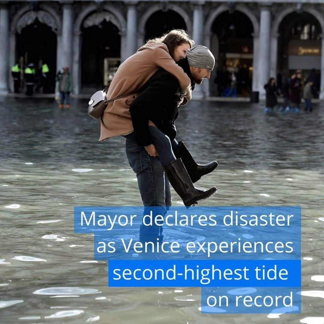 レオナルド・ディカプリオさんのインスタグラム写真 - (レオナルド・ディカプリオInstagram)「#Regram #RG @euronews.tv: The mayor of #Venice has declared a state of disaster after the city was flooded during its second-highest tide on record — something the mayor has also attributed to #ClimateChange. "Venice is on its knees," Luigi Brugnaro said. "The damage will run into hundreds of millions of euros." "These are the effects of climate change," Brugano wrote on Twitter on Tuesday night.」11月22日 2時25分 - leonardodicaprio