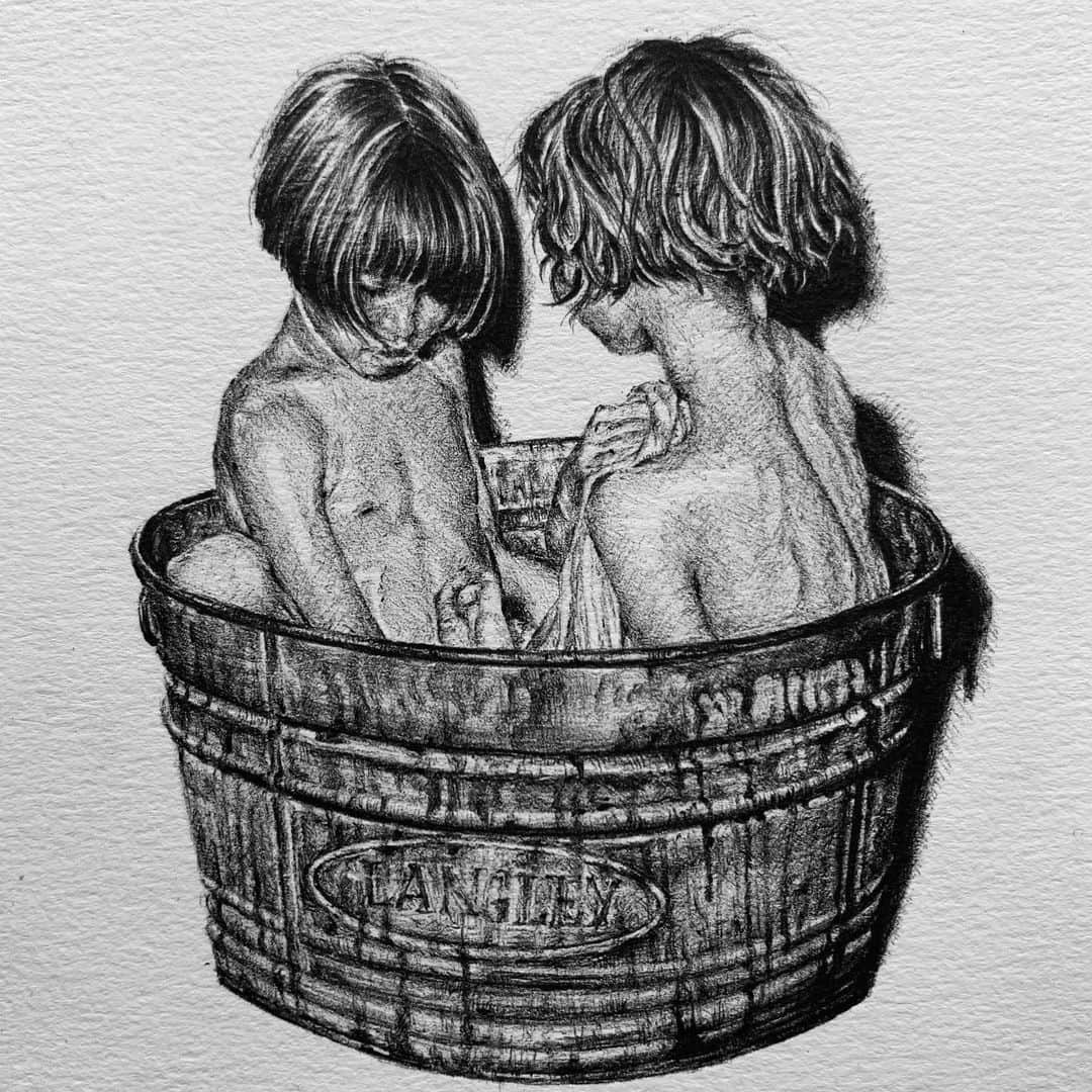ラングリー・フォックスのインスタグラム：「One mans bin is another kids bath」