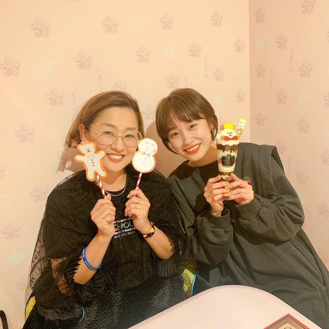高橋愛さんのインスタグラム写真 - (高橋愛Instagram)「大好きな、わかなさん❤️ ㅤㅤㅤㅤㅤㅤㅤㅤㅤㅤㅤㅤㅤ @qpot_official の 展示会に行ってきました🥰 ㅤㅤㅤㅤㅤㅤㅤㅤㅤㅤㅤㅤㅤ Q-pot.cafeも 相変わらず可愛かった🐻 可愛いだけじゃなくて 味も美味しいんだな〜これが。 ㅤㅤㅤㅤㅤㅤㅤㅤㅤㅤㅤㅤㅤ 最近甘いのばっか食べてる！ やば！」11月22日 2時30分 - i_am_takahashi