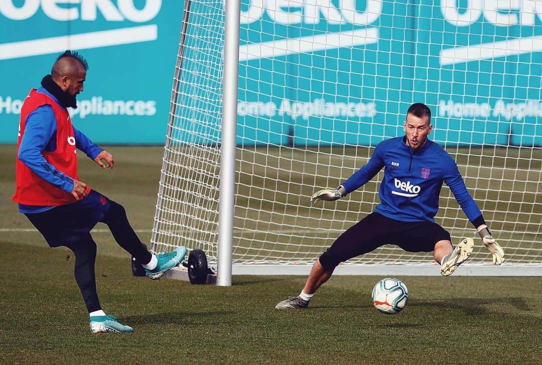 ノルベルト・ムラーラ・ネトのインスタグラム：「#forçabarça」