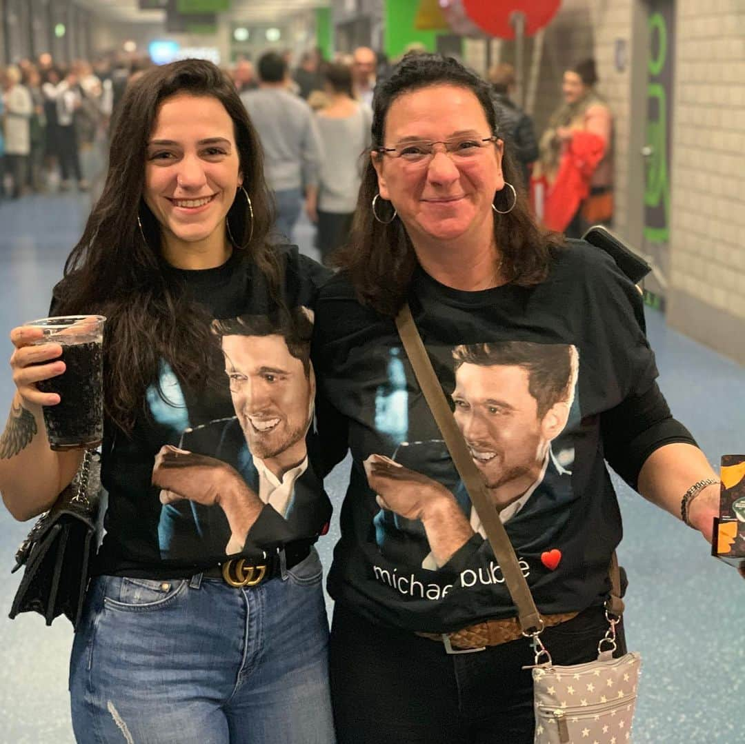 マイケル・ブーブレさんのインスタグラム写真 - (マイケル・ブーブレInstagram)「More concert attendee photos have been added to Michael’s Facebook page. Leave a comment if you were at one of the European shows! #MBWorldTour」11月22日 2時47分 - michaelbuble