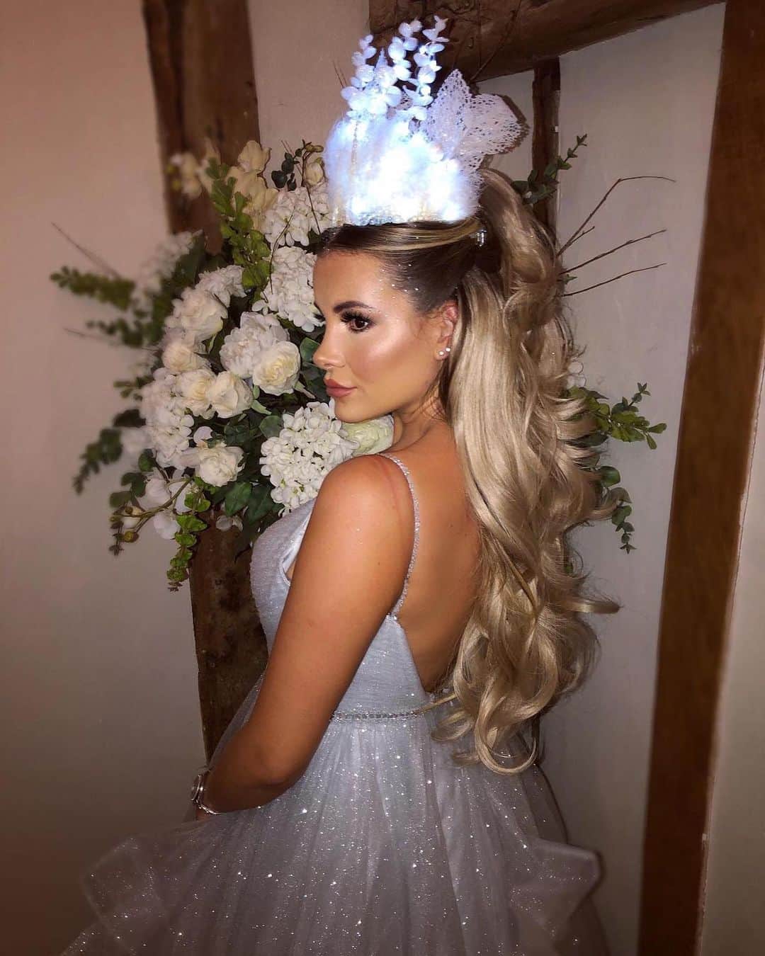 のインスタグラム：「Snow queen 💎  Makeup @bybeaumua  Hair & crown @joel_maghair21  Hair peices @ririhairextensions_uk  Dress @promnparty  Tan @lovingtanofficial」