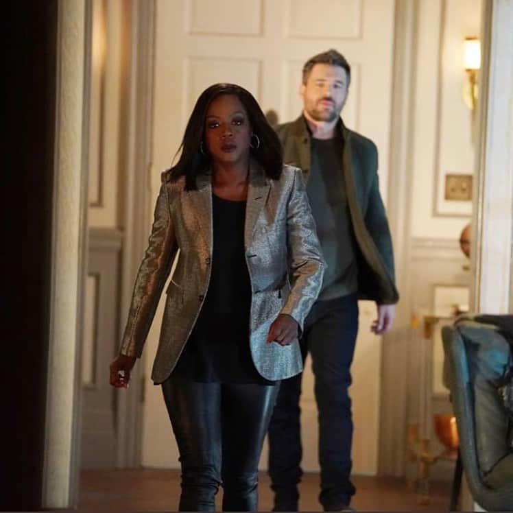 チャーリー・ウェバーのインスタグラム：「Tonight on the Mid-Season Finale of #HTGAWM Frank (per usual) is going to do absolutely anything Annalise tells him to....🐶」