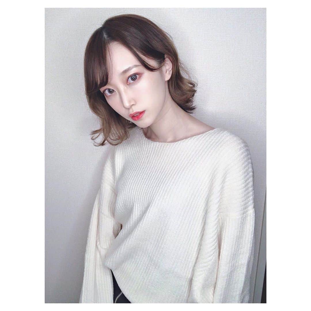 篠崎瑞希のインスタグラム：「.﻿ この白ニットとても着やすい⛄️﻿ ﻿ #whiteknit#knitwear#ootd#오오티디#셀스타그램#얼스타그램」
