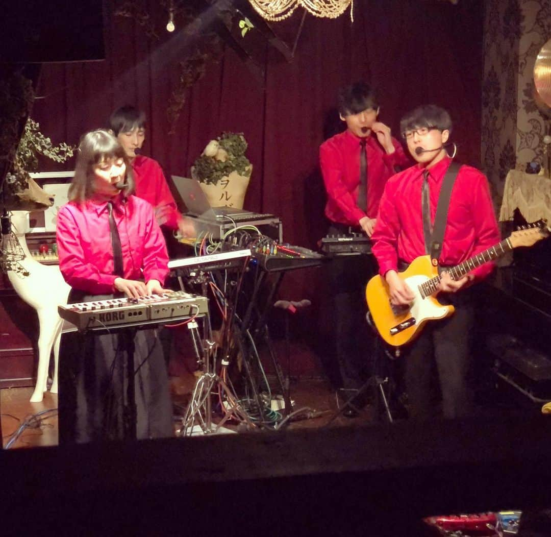 POLYSICSさんのインスタグラム写真 - (POLYSICSInstagram)「＜Tour de Café 2019「1st V」＞@広島 音楽喫茶ヲルガン座、ご来場ありがとうございました！ さまざまな動物やオブジェに囲まれ、不思議で楽しいステージになりました。 . 明日はThe Vocoders初九州公演！ ◉11/23(土) 熊本ROLL CAFE ◉11/24(日) 福岡Gallery SOAP にてお待ちしております！！ #TheVocoders #TourdeCafe #1stV #広島 #音楽喫茶 #ヲルガン座 #カフェテクノ」11月22日 13時00分 - polysics_official