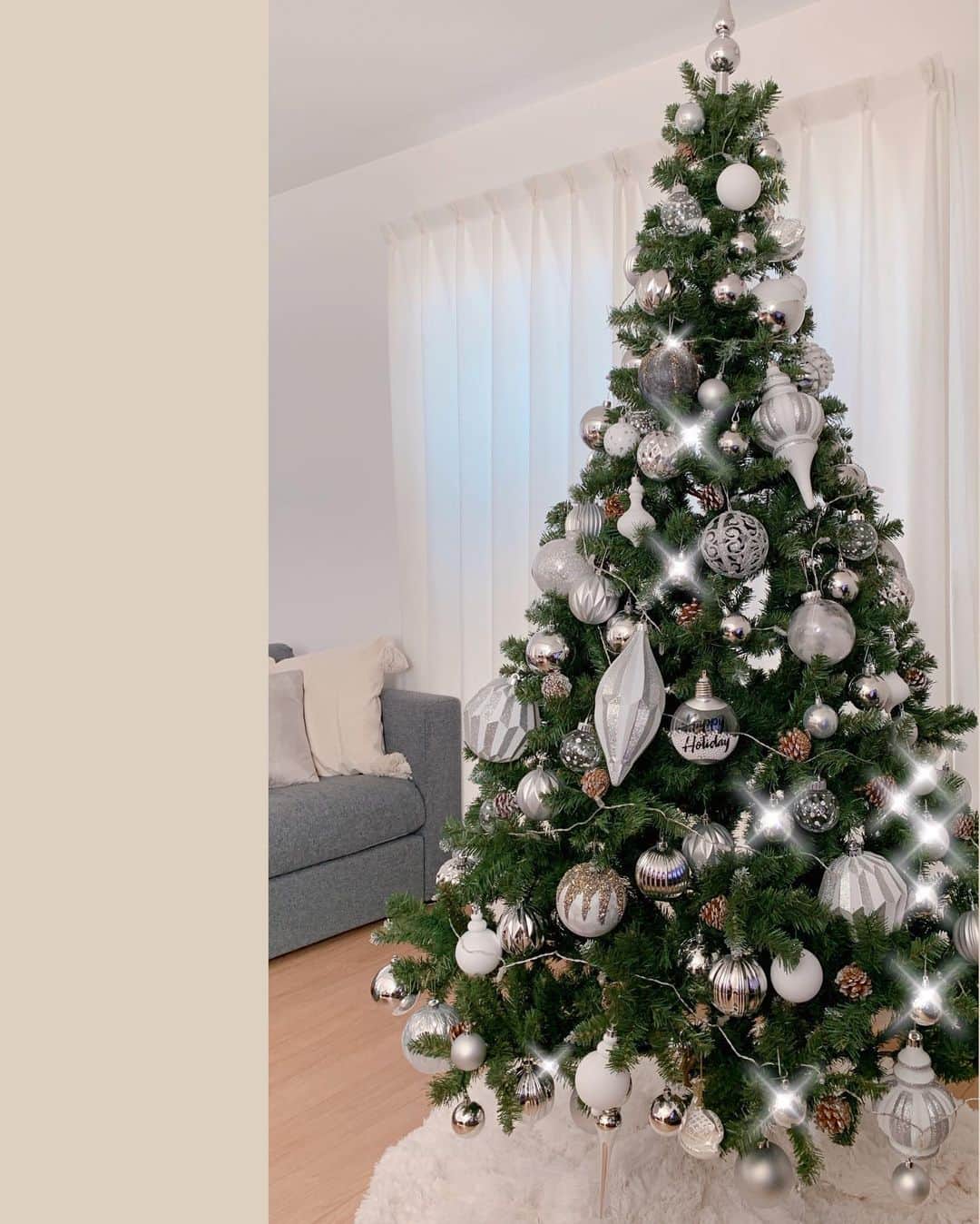 小田切恵子さんのインスタグラム写真 - (小田切恵子Instagram)「2019🎄 今年はオーナメントを早めに用意して 家族3人で飾り付けして一気にクリスマス感❤️ 3人で飾りつけとかなんて幸せなんだろぅと思ったよ。。しみじみ。  サンタさん来るかな❓ 私にも…つってねw🎅🏽 #xmas #xmastree #我が家のクリスマスツリー #2019」11月22日 13時11分 - keikoodagiri101