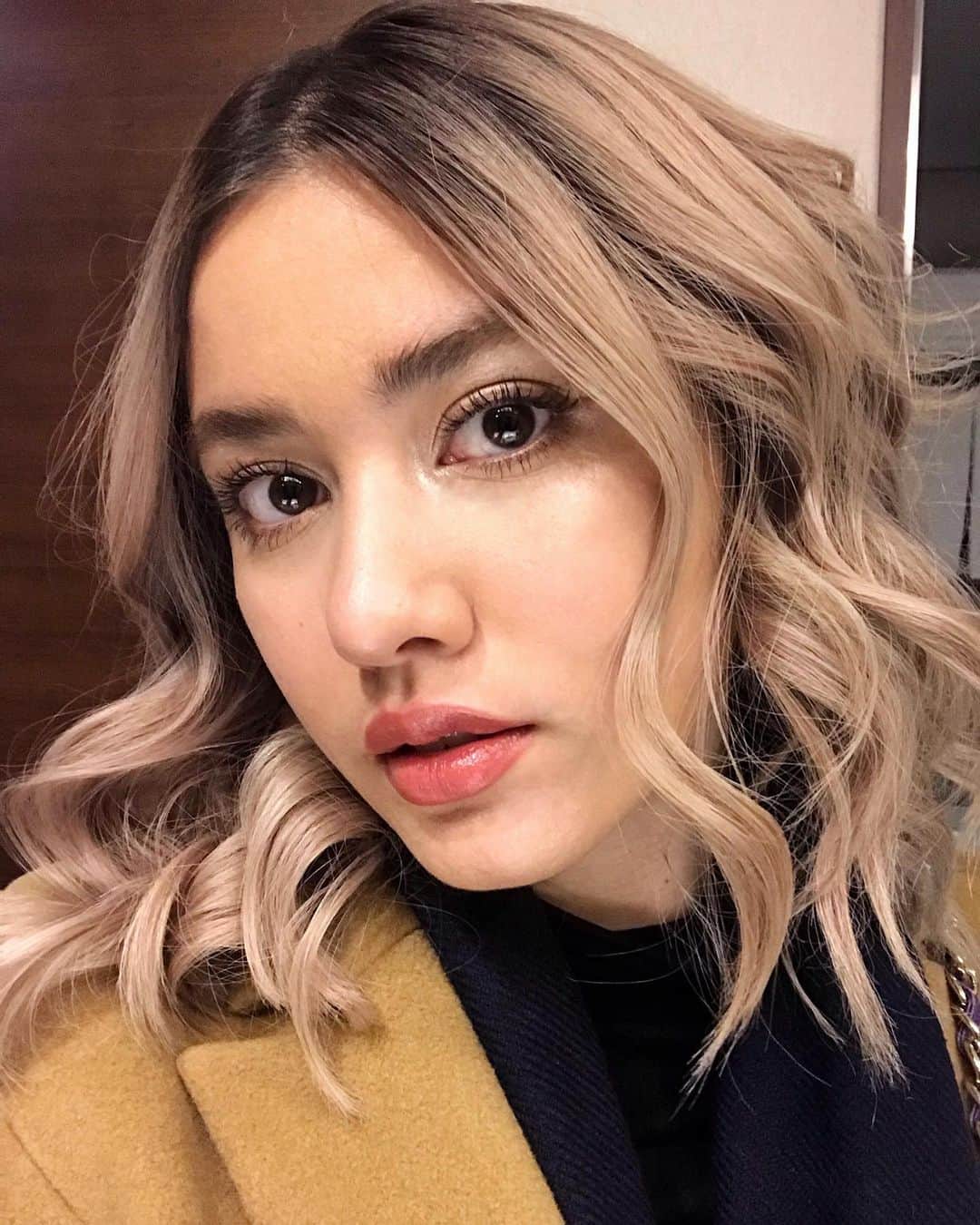 のインスタグラム：「My go to make up look when I was in Korea! 💖 Vlog is now up and link is in my bio 🇰🇷」