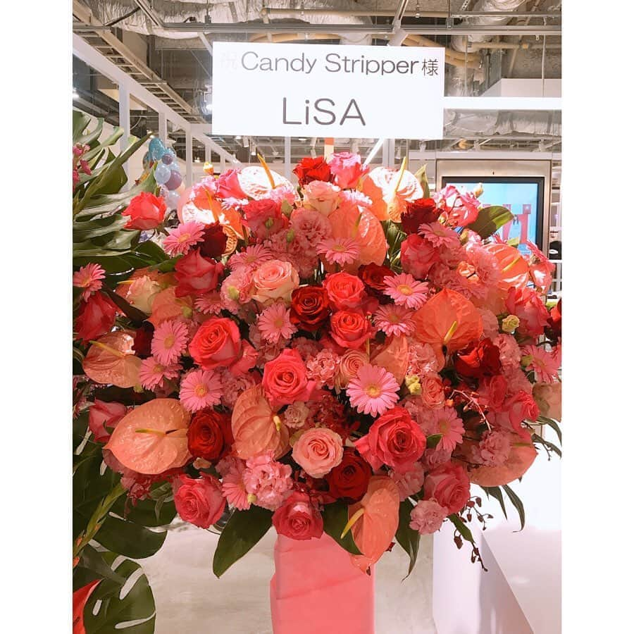 板橋よしえさんのインスタグラム写真 - (板橋よしえInstagram)「たくさんのお祝いのお花💐 とってもとってもうれしい～～～～～～🥺😭🥺😭 こんなにたくさん頂けるとは･･･ありがたいなあ😢 はああ、幸せ。 みなさま、本当にありがとうございます🙏✨ #candystripper #渋谷PARCO #渋谷パルコ #秋元梢 #萬波ユカ #IVAN #坂本翔子 #野川茜衣 #杉本美奈子 #優香 #浜口京子 #しずちゃん #南海キャンディーズ #近藤春菜 #ハリセンボン #福岡晃子 #lisa #puffy #白石みき #大島美幸 #森三中 #scandal #glay #ciderinc」11月22日 13時15分 - candy_yoshie