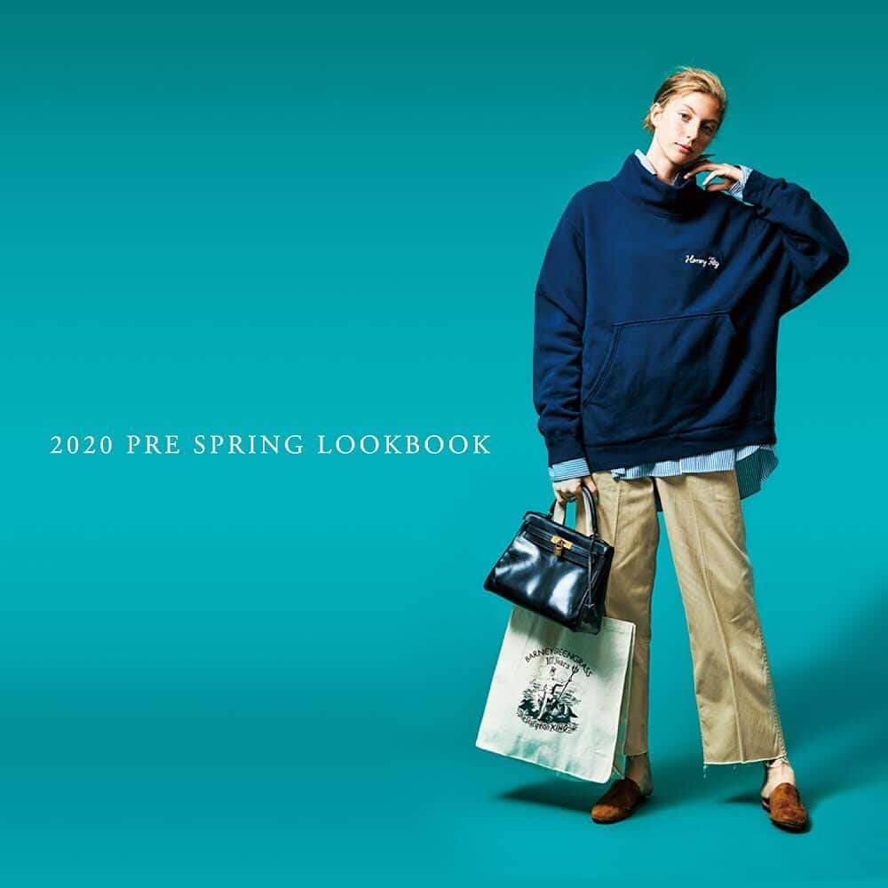 のインスタグラム：「【 2020 PRE SPRING LOOK BOOK Release 】  Shinzone HPにて、2020 PRE SPRING LOOK BOOKを公開いたしました。  今シーズンのテーマは「CLASSIC SPORTS」。 アイビーやプレッピーなどの要素にスポーツテイストをMIXしたスタイルを提案します。  ディレクター 染谷 @shinzone_shintaro_someya  が綴るテーマの背景となる「This season’s story」もお楽しみくださいませ。  また、WEB STOREでは一部商品の先行予約販売をスタートしております。ぜひ、この機会にWEB STOREもご覧くださいませ。  #Shinzone #シンゾーン #theshinzone #theshinzone2020ss #newarrivals #lookbook」