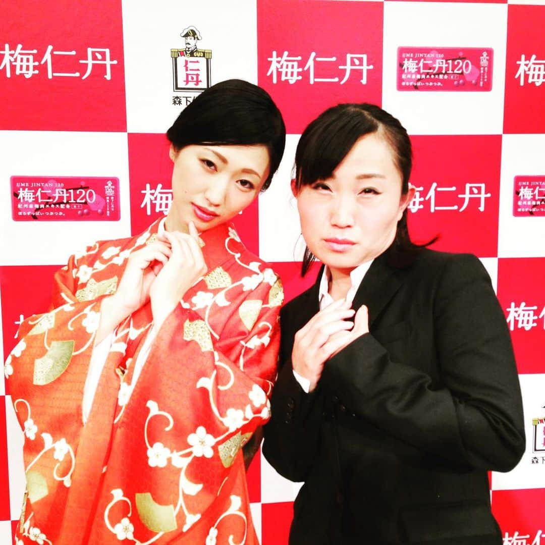 キンタロー。さんのインスタグラム写真 - (キンタロー。Instagram)「壇蜜さん 御結婚おめでとうございます✨！！﻿ ﻿ 2019 11 . 22﻿ ﻿ #いい夫婦の日﻿ #壇蜜さん﻿ #清野とおるさん﻿ #御結婚﻿ #おめでとうございます﻿ ﻿ ものまね公認してくれた優しい﻿ 壇蜜さん😭大好きです🙏❤ 写真はキンタロー。の宝物のツーショットです😍🙏」11月22日 13時48分 - kintalo_