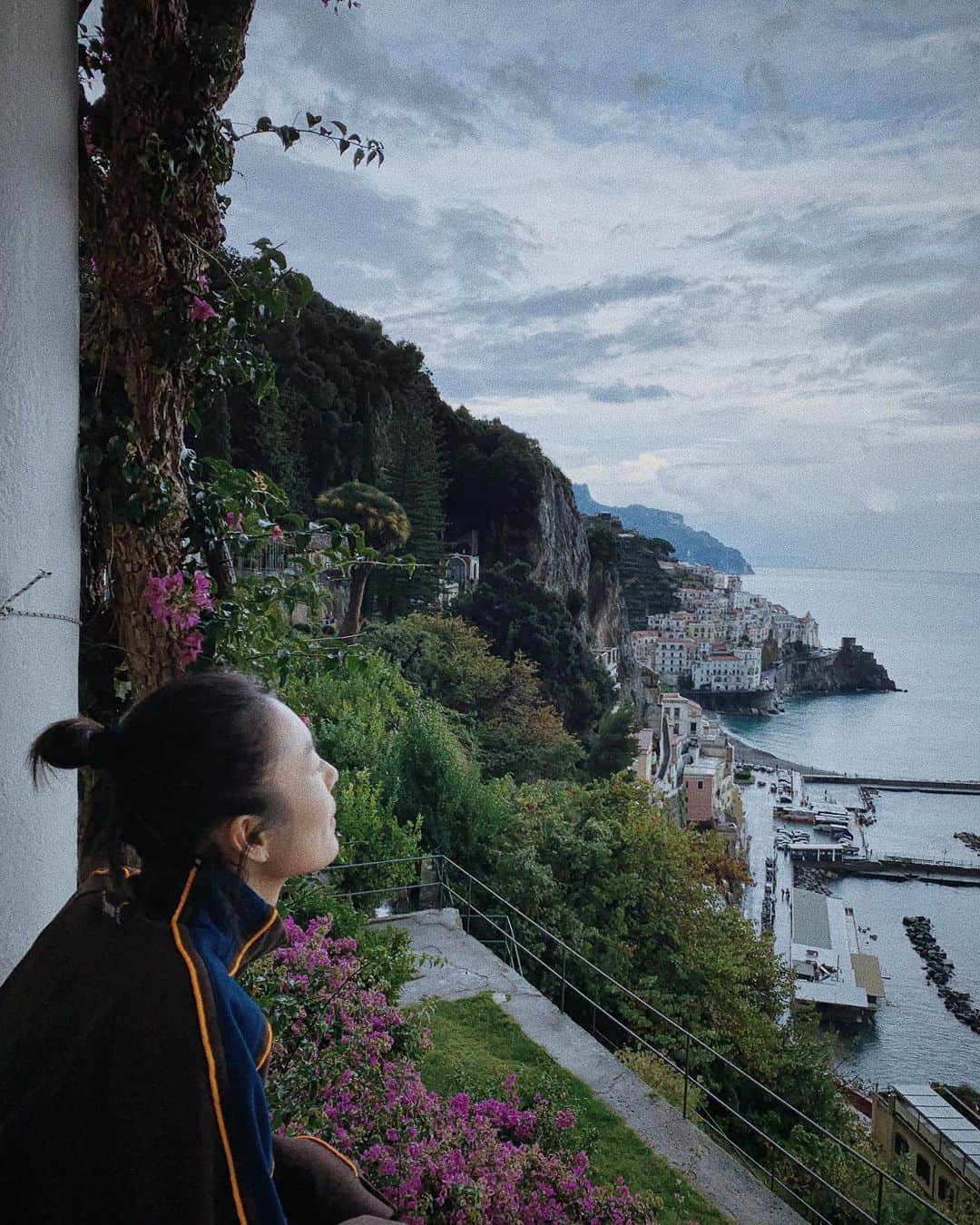 リウ・ウェンのインスタグラム：「Am I in a fairytale? 😍」