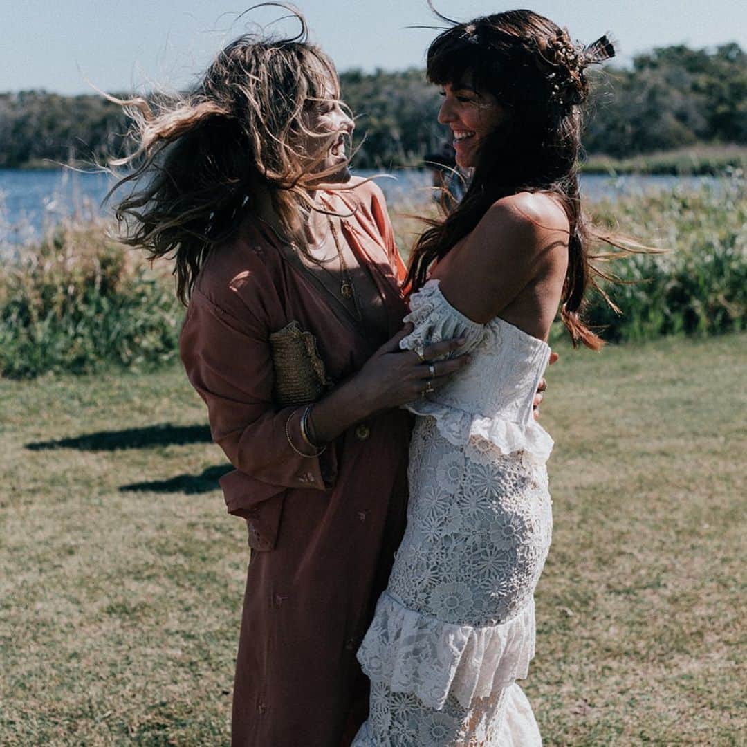 アシュリー・ハートのインスタグラム：「Wind swept, in your arms, the most special day to be apart of. My love for you runs as deep as love runs. .  @kimberleesexty #wedding #bridesmaid #friendship #love #tbt」
